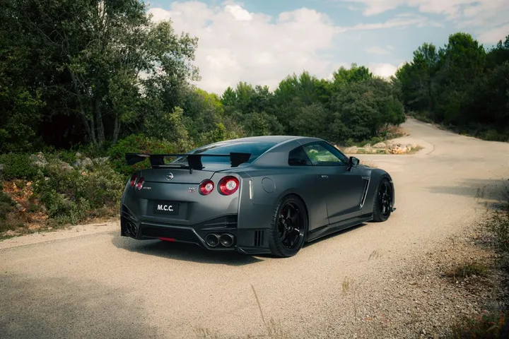 Nissan GT-R