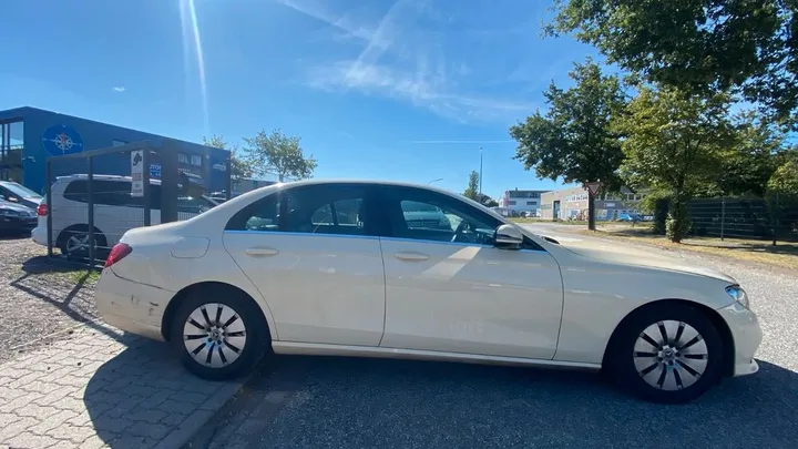 Mercedes-Benz E 200