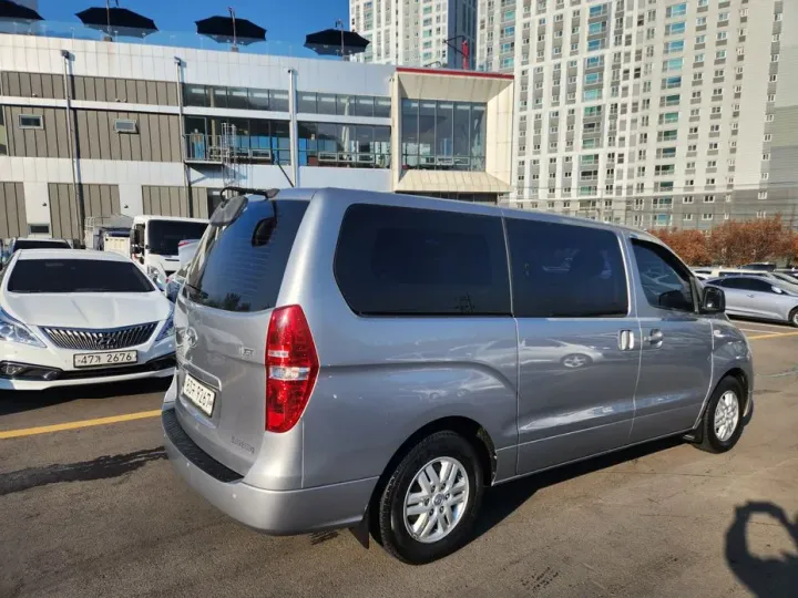 Hyundai Starex