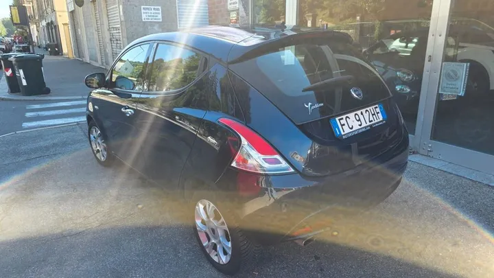 Lancia Ypsilon