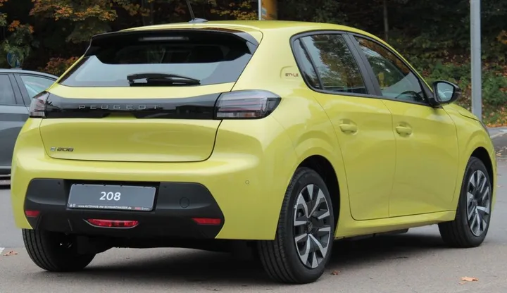Peugeot e-208