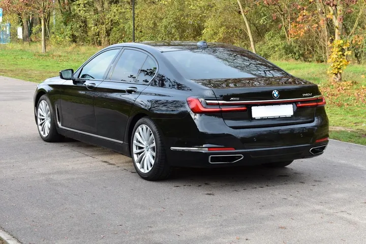BMW 740