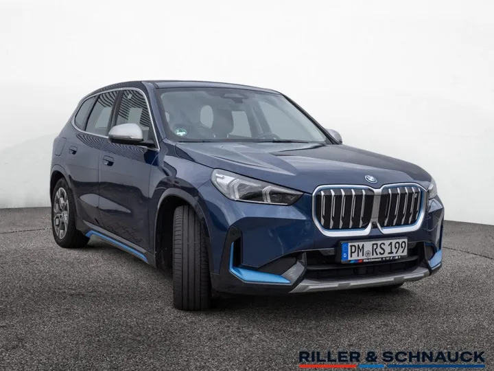 BMW iX1