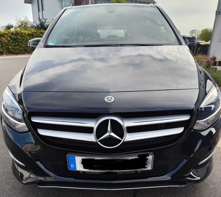 Mercedes-Benz B 180