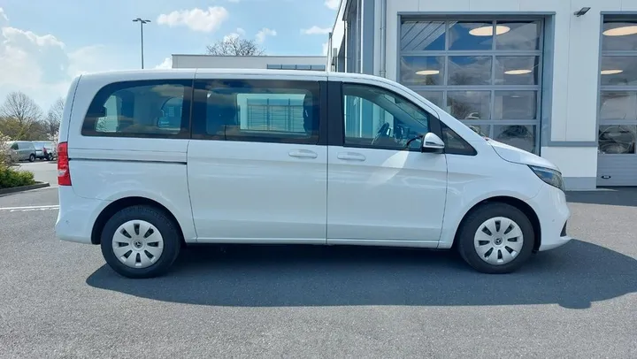 Mercedes-Benz V 220
