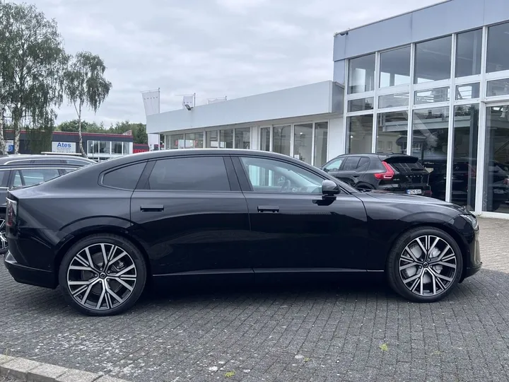Volvo ES90