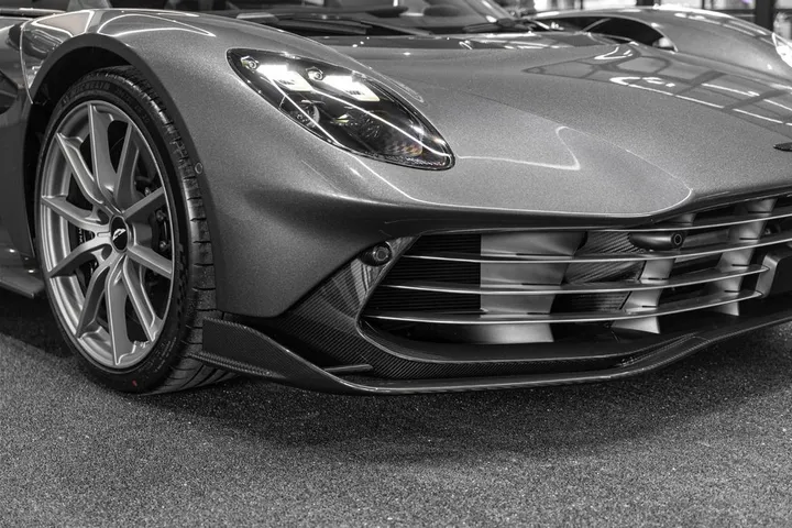 Aston Martin Valhalla