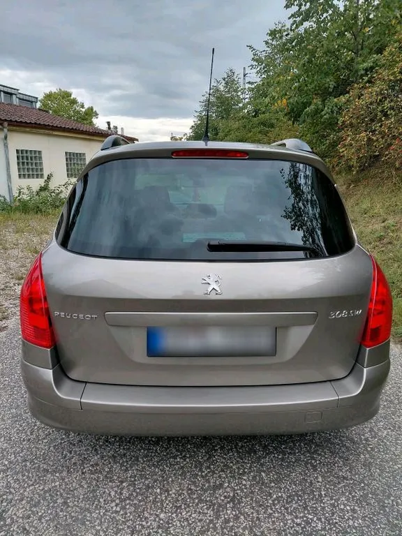Peugeot e-308