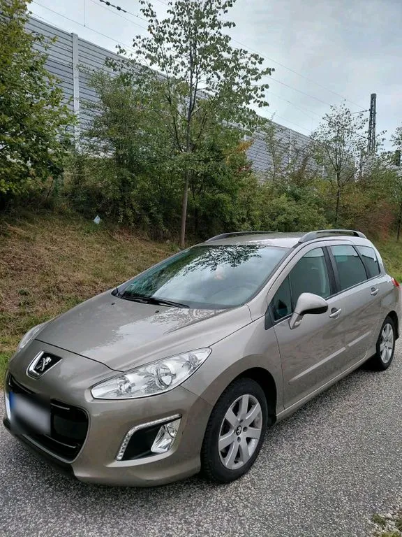 Peugeot e-308