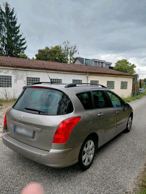 Peugeot e-308