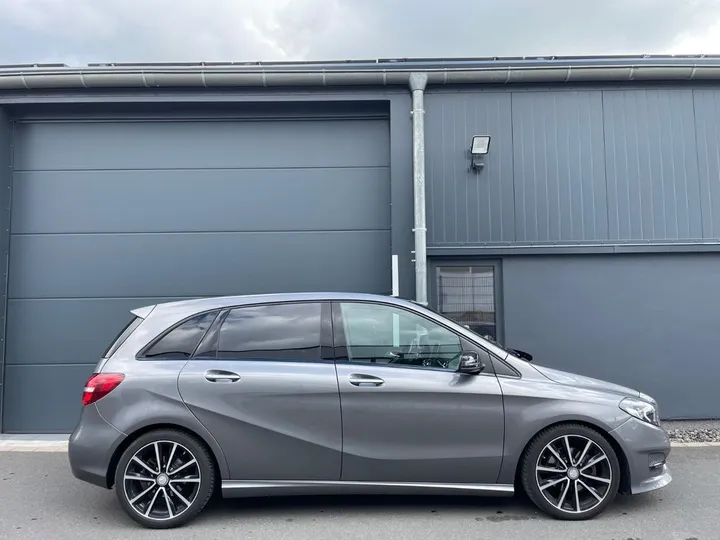Mercedes-Benz B 200
