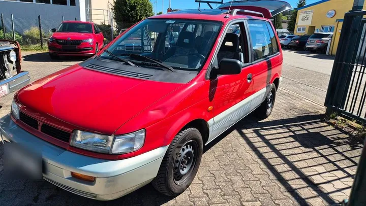 Mitsubishi Space Runner