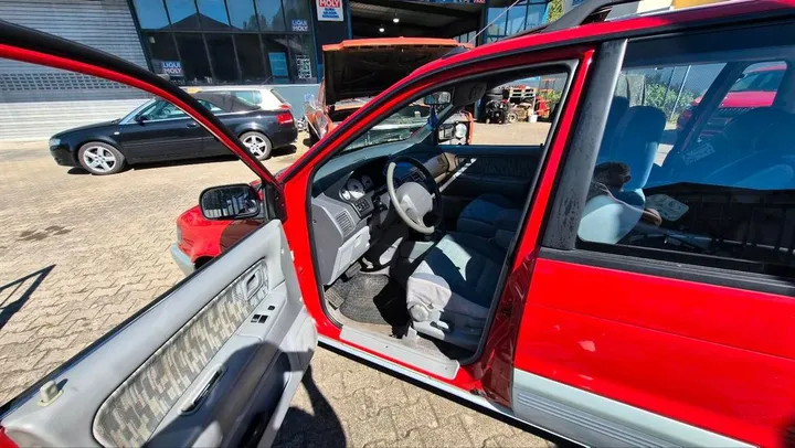 Mitsubishi Space Runner