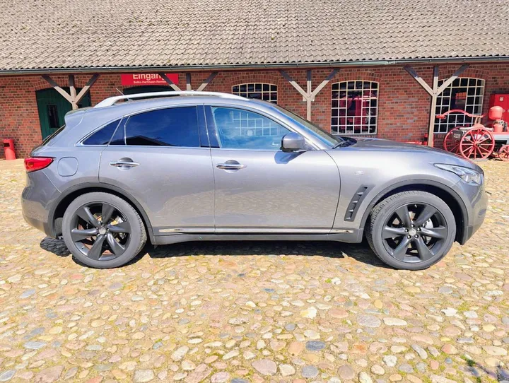 Infiniti QX70