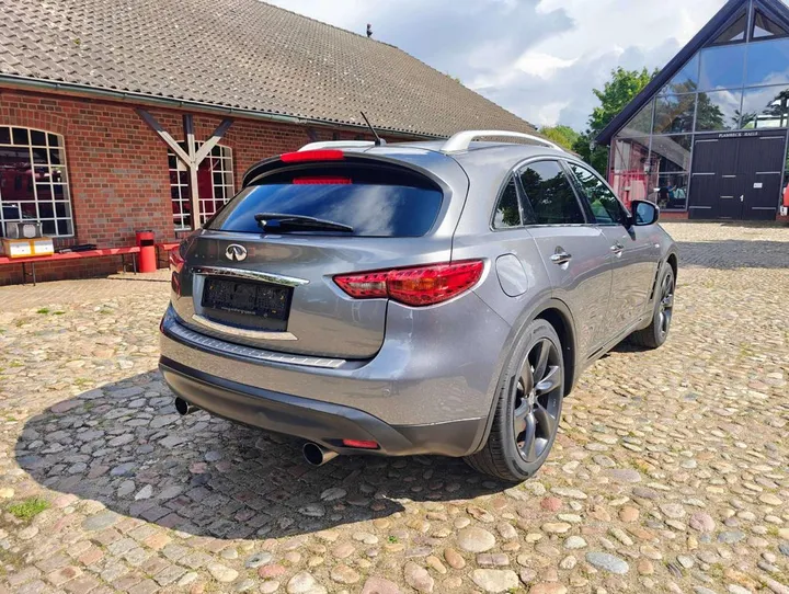 Infiniti QX70