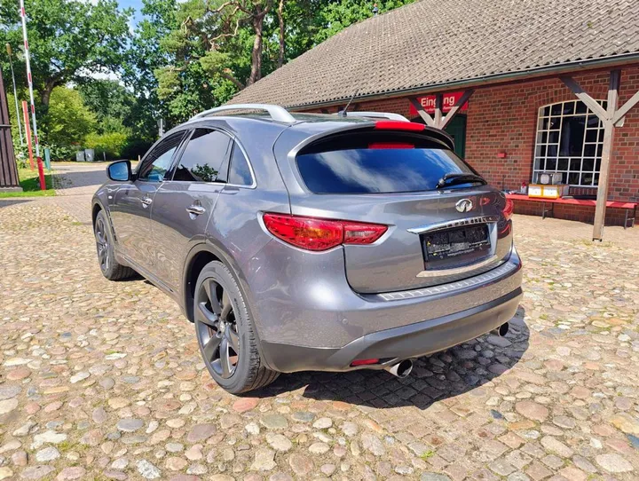 Infiniti QX70