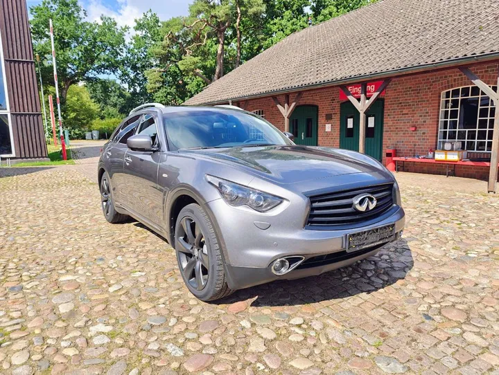 Infiniti QX70