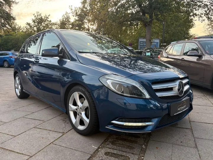 Mercedes-Benz B 180