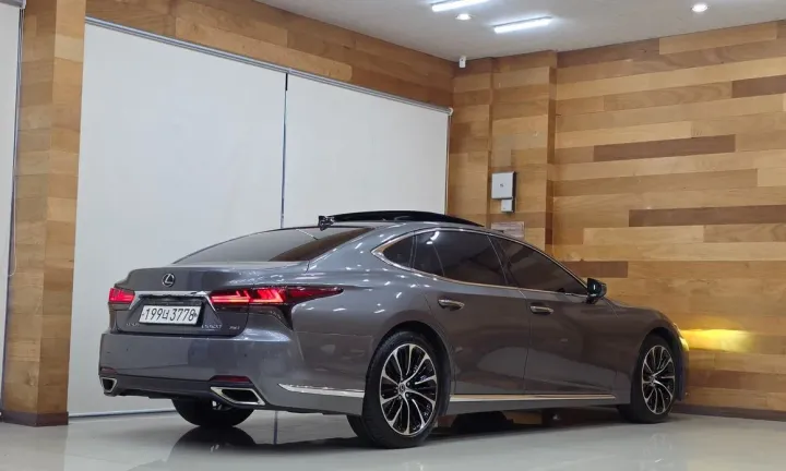 Lexus LS