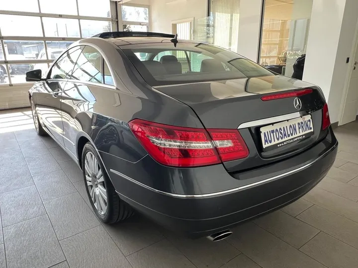 Mercedes-Benz E 200