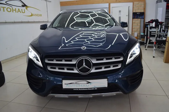 Mercedes-Benz GLA 200
