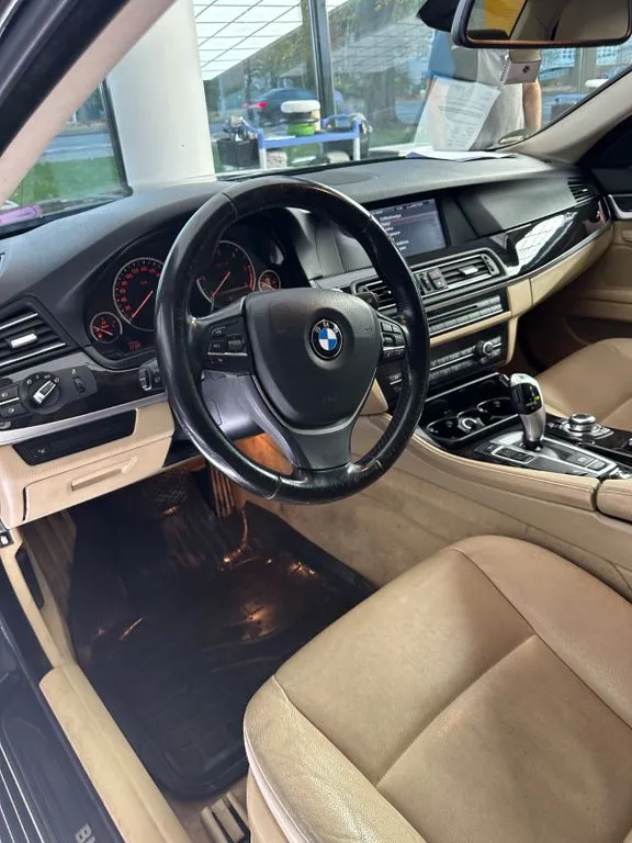 BMW 525