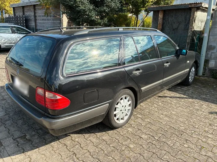 Mercedes-Benz E 290
