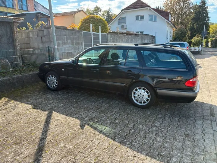 Mercedes-Benz E 290