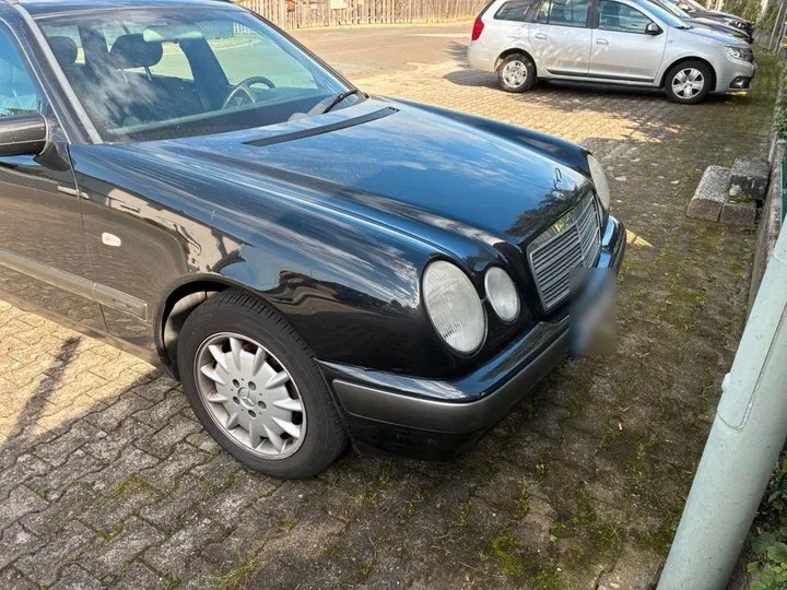 Mercedes-Benz E 290