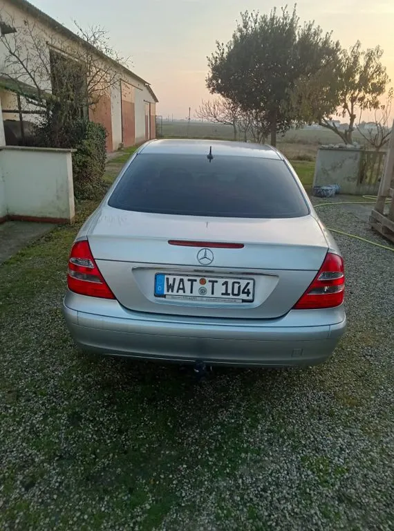Mercedes-Benz E 320