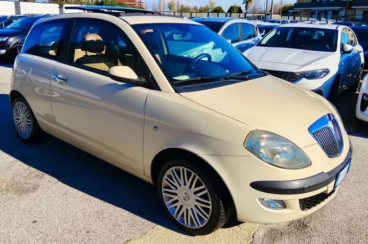 Lancia Ypsilon