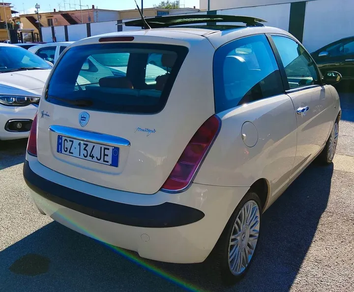 Lancia Ypsilon