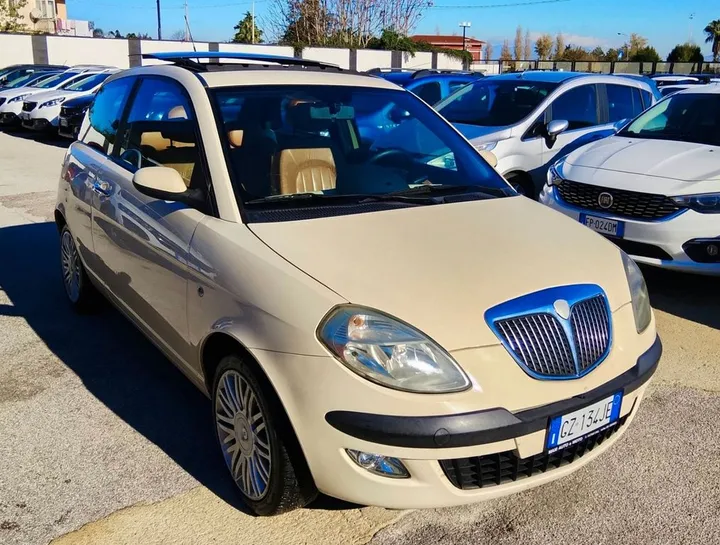 Lancia Ypsilon