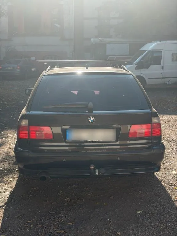 BMW 523