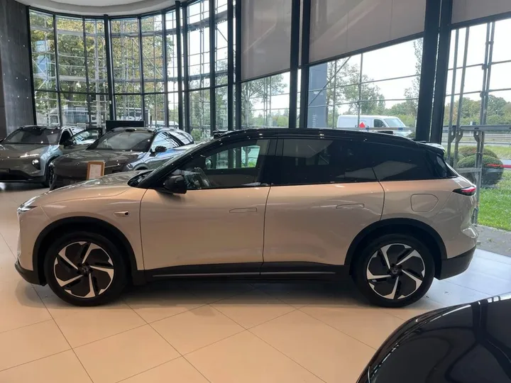 NIO EL6