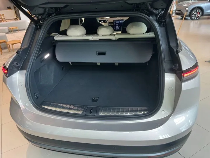 NIO EL6
