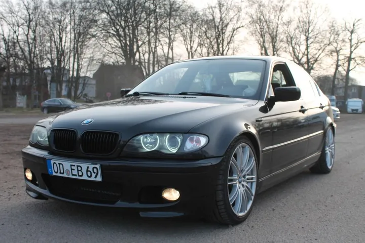 BMW 330