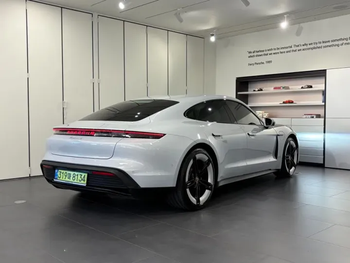 Porsche Taycan