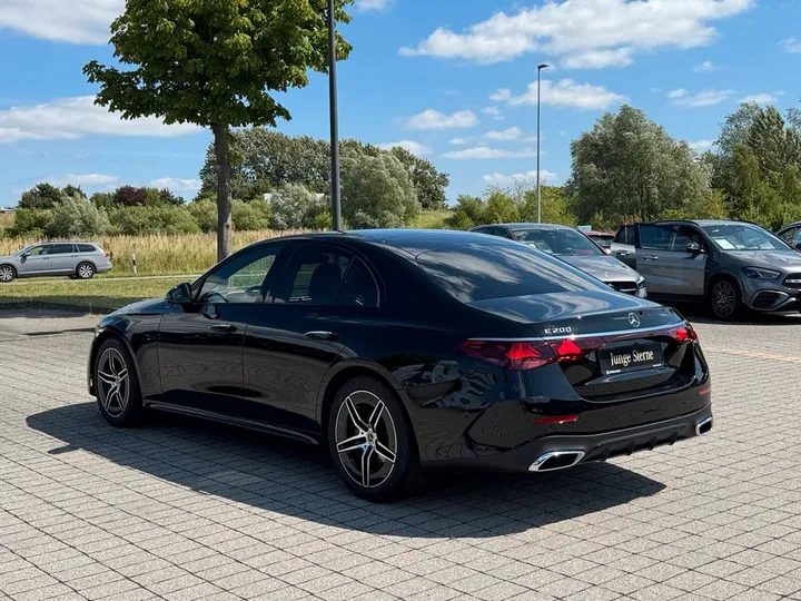 Mercedes-Benz E 200