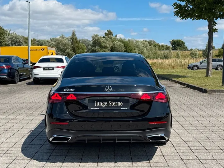 Mercedes-Benz E 200