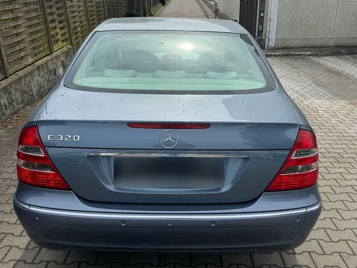 Mercedes-Benz E 320
