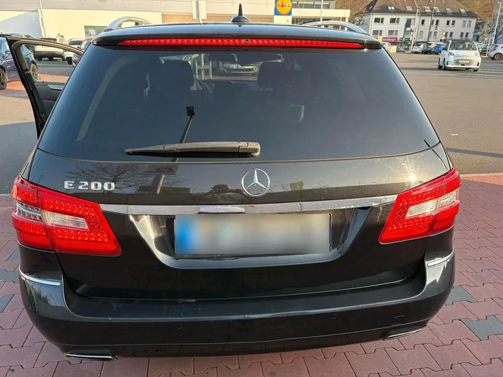 Mercedes-Benz E 200