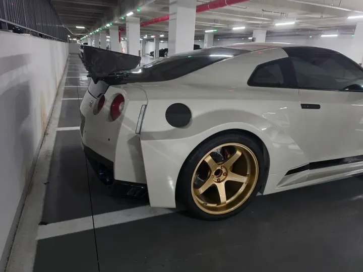 Nissan GT-R