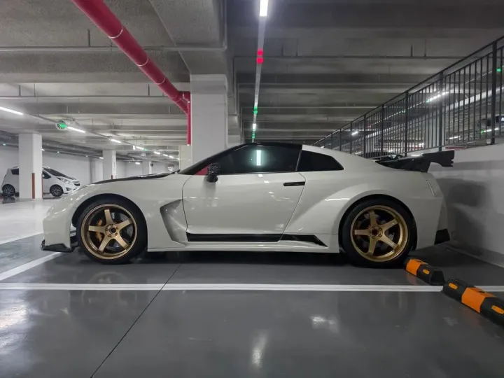 Nissan GT-R
