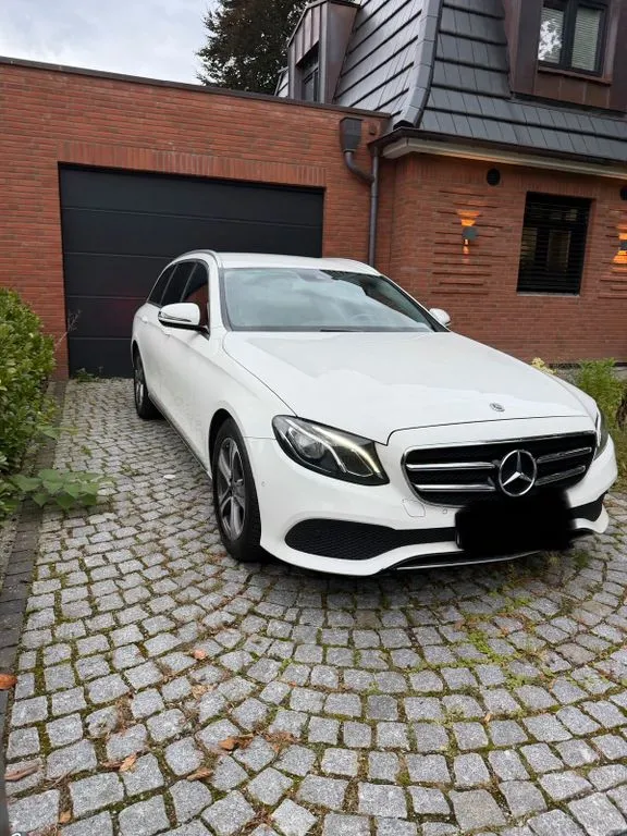 Mercedes-Benz E 220