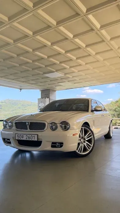 Jaguar XJ