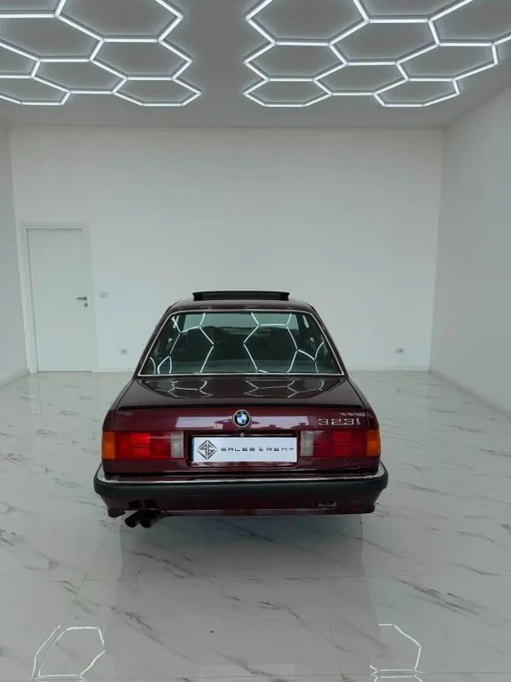BMW 323