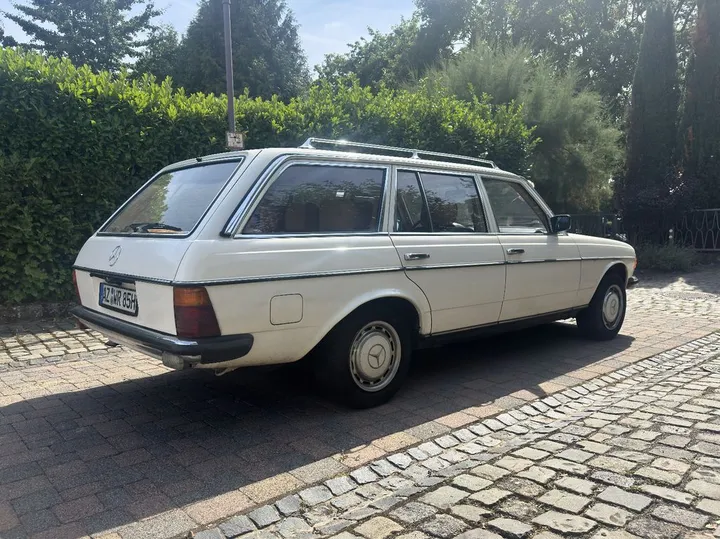 Mercedes-Benz 230