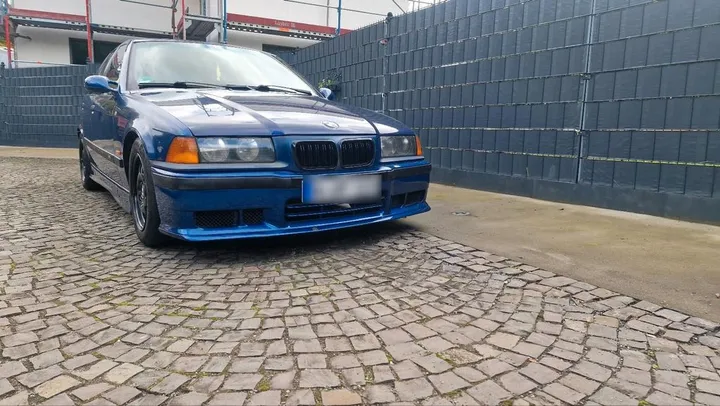 BMW 323