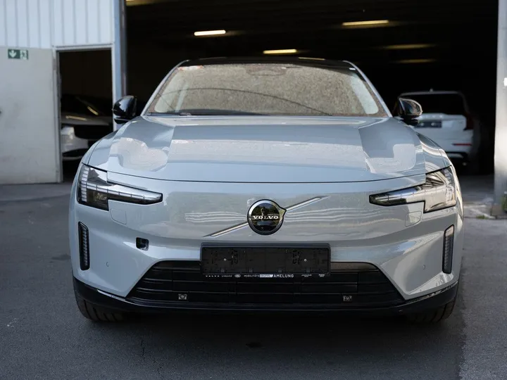 Volvo ES90